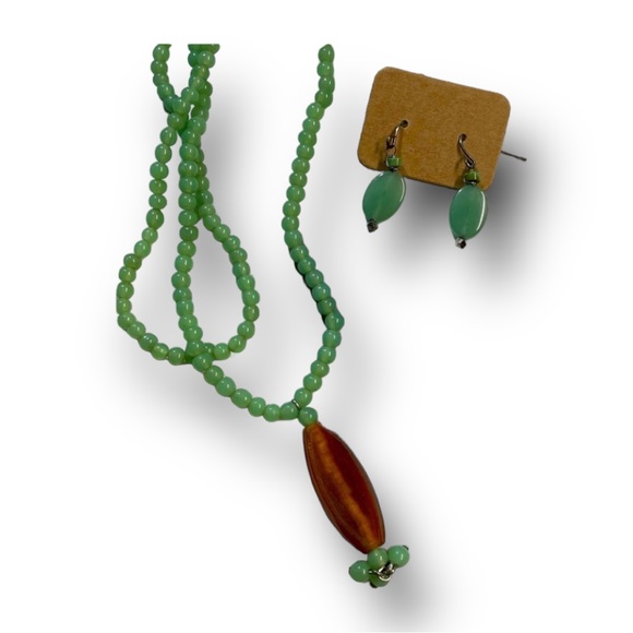 Vintage 80s Jade and Brown Beaded necklace and Earring Set - Picture 2 of 4